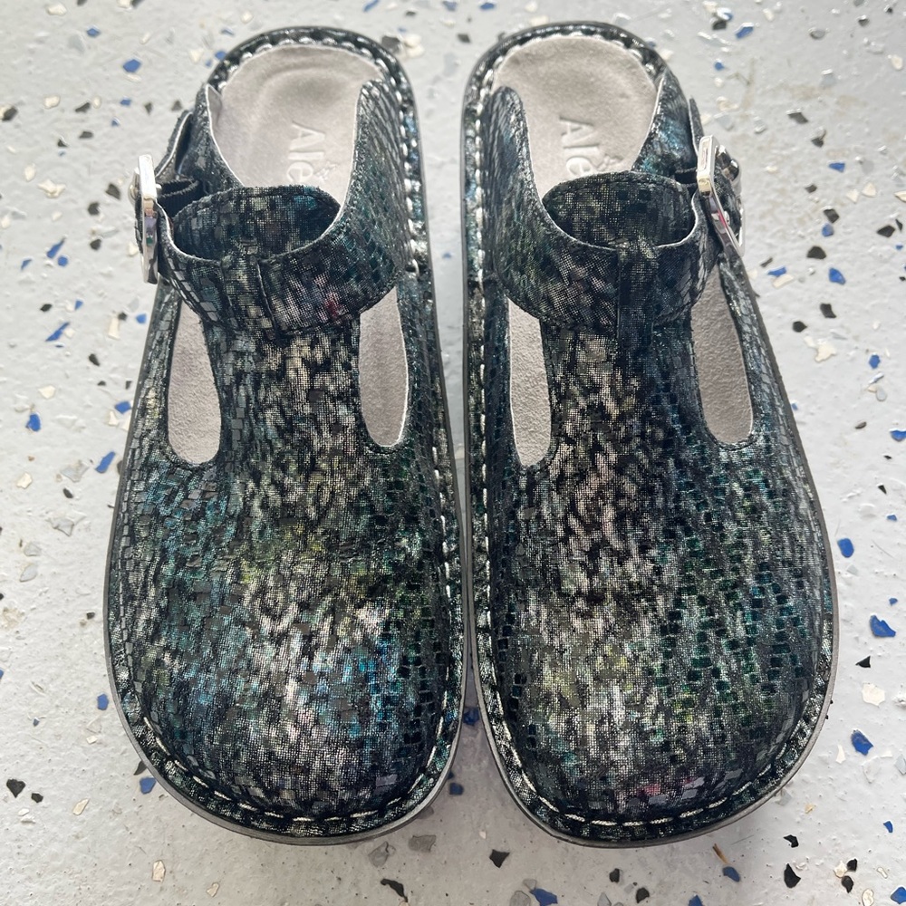 Nursing shoes